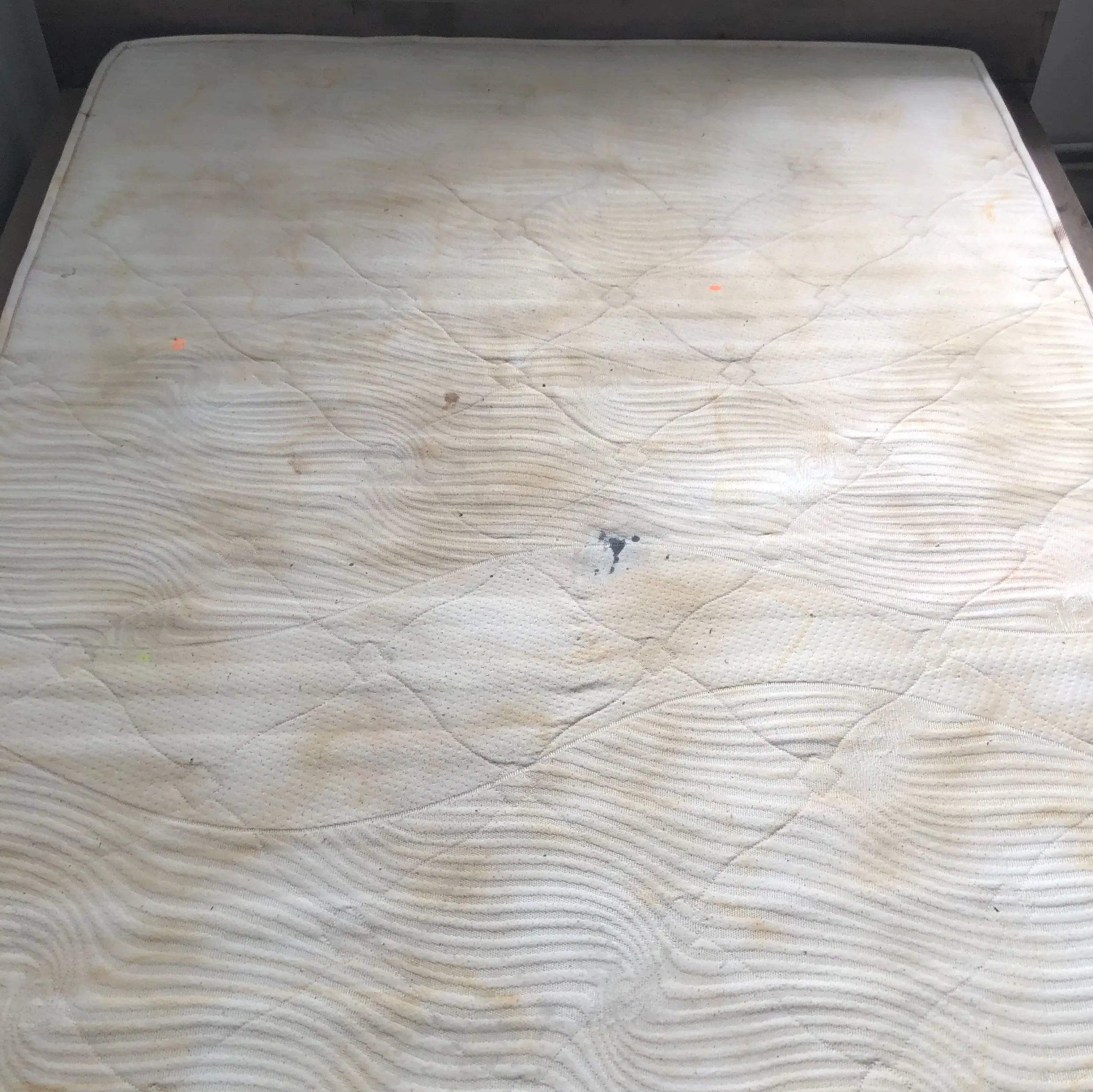 matelas avant un nettoyage en martinique